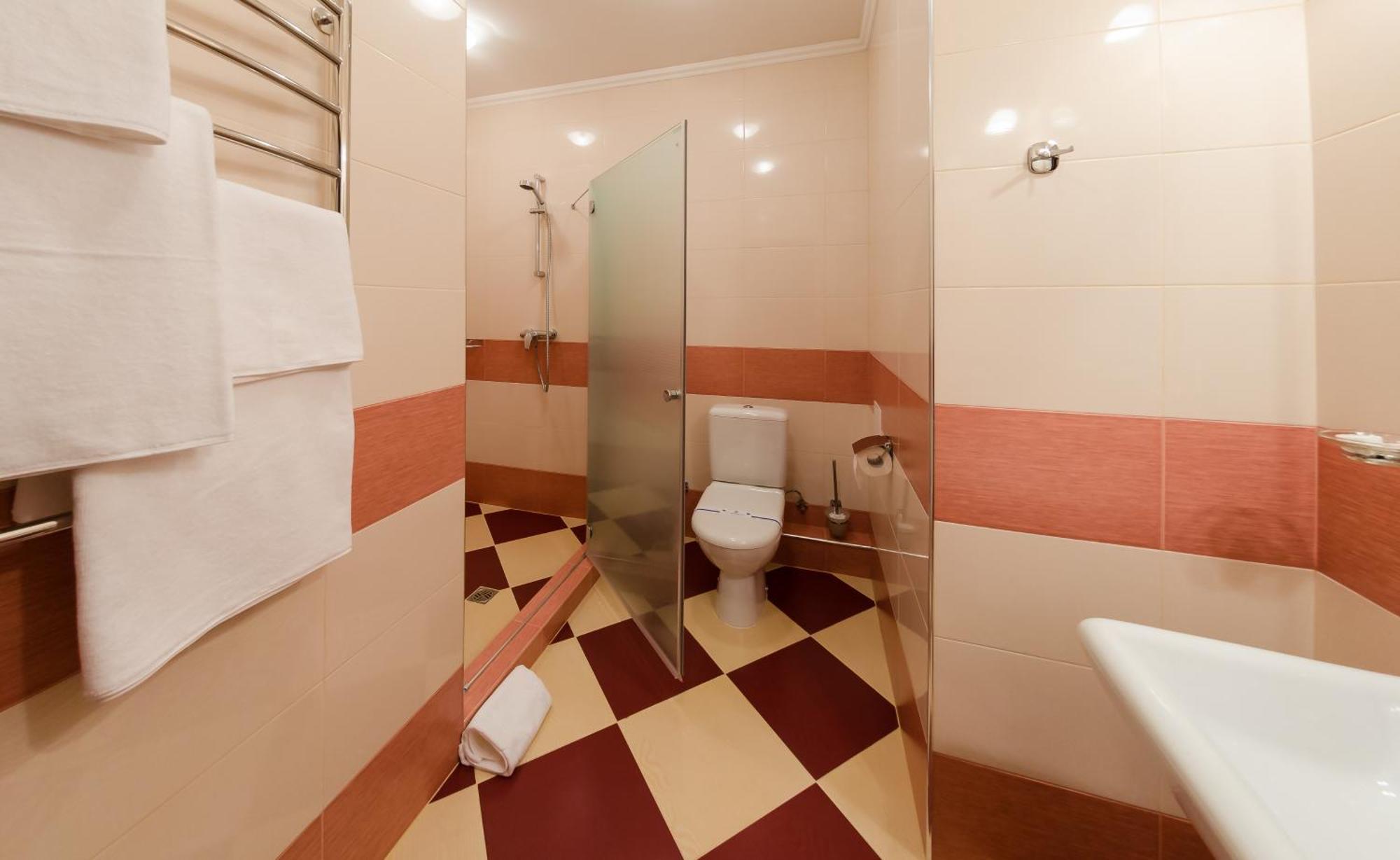 Franz Hotel&Restaurant Ivano-Frankivsk Esterno foto