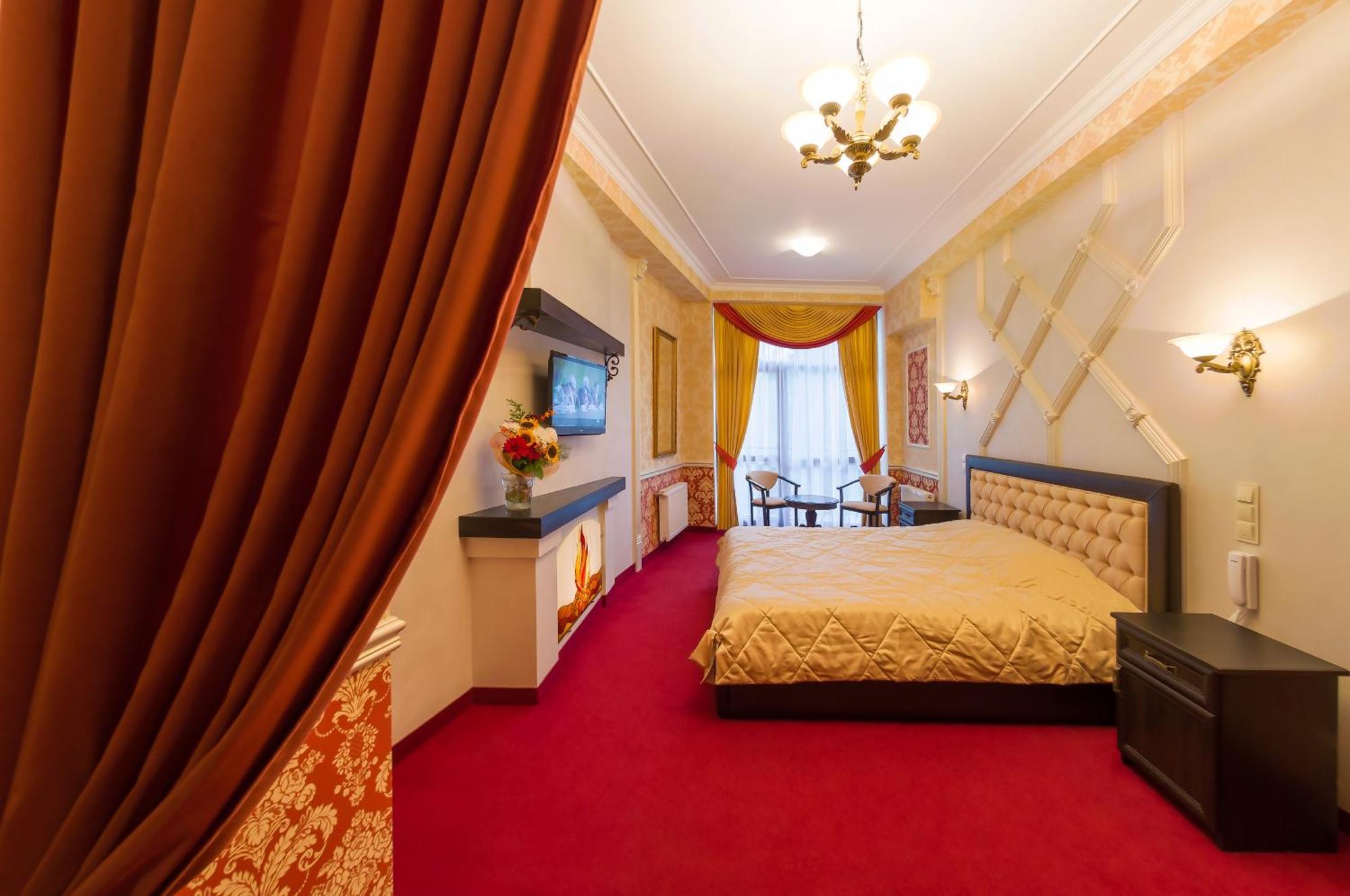 Franz Hotel&Restaurant Ivano-Frankivsk Esterno foto