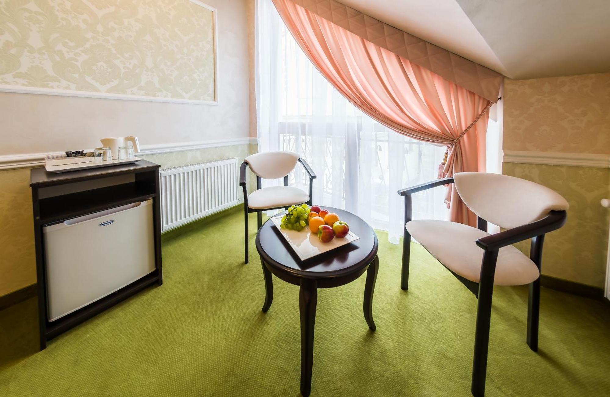Franz Hotel&Restaurant Ivano-Frankivsk Esterno foto
