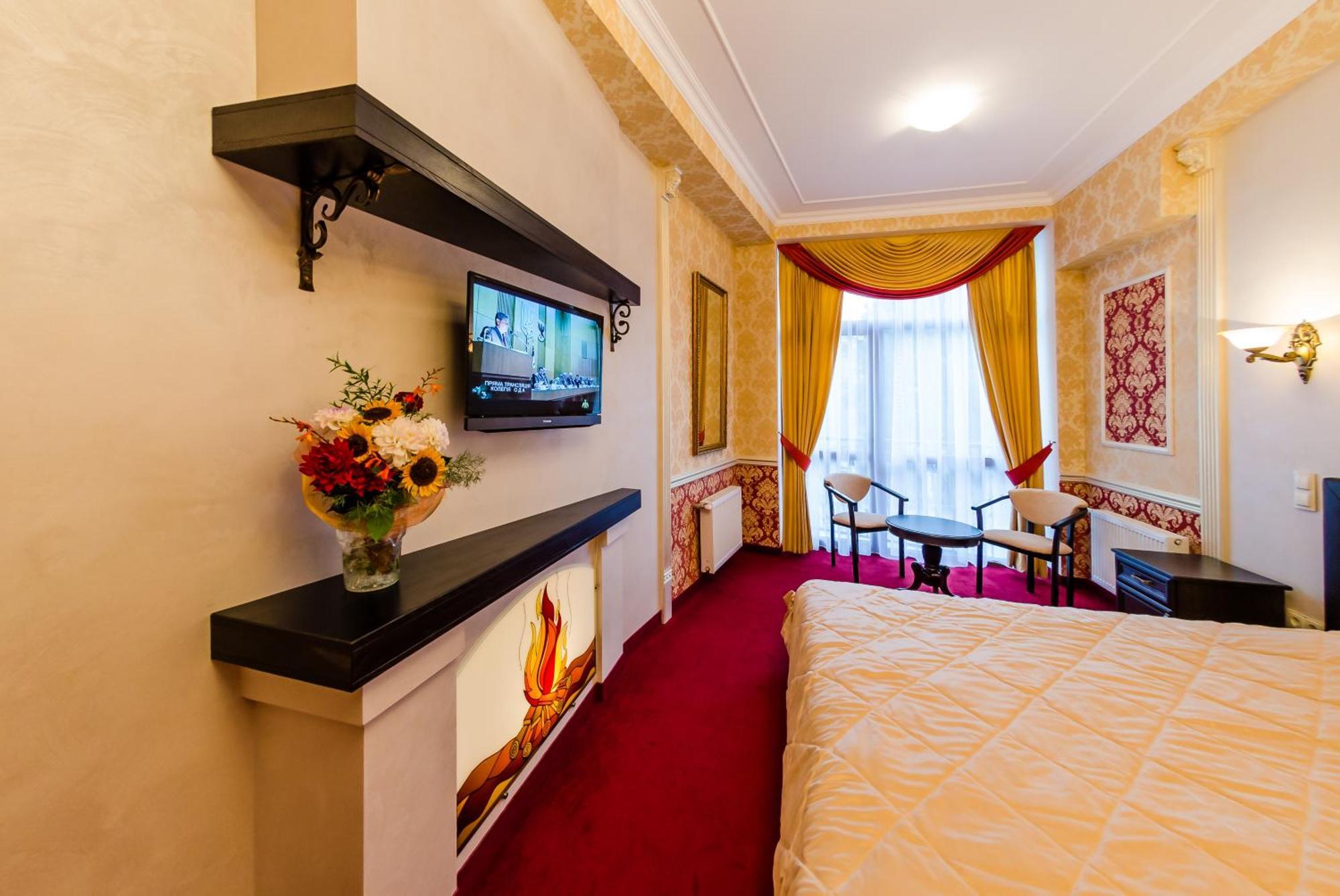 Franz Hotel&Restaurant Ivano-Frankivsk Esterno foto